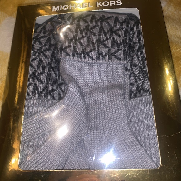Grey/black MK MICHEAL KORS HAT/SCARF/GLOVES DELUXE SET! $148.00 retail tag - Picture 5 of 6